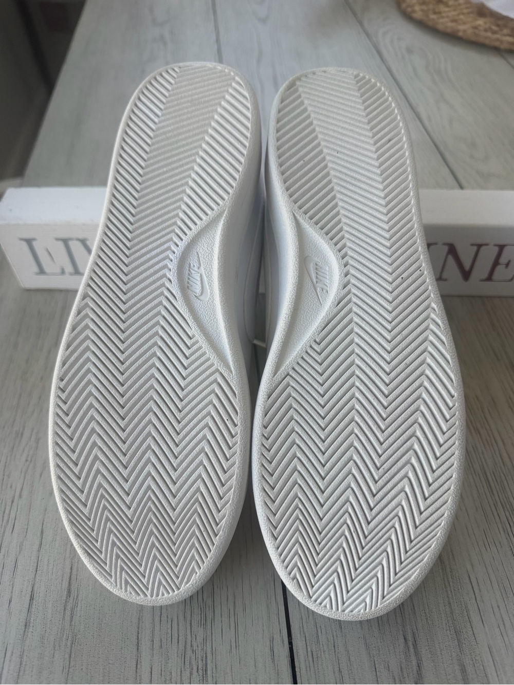 Nike Court Royale 2 Low Premium Triple White Sneakers Size 8.5 EUC - Picture 8 of 9